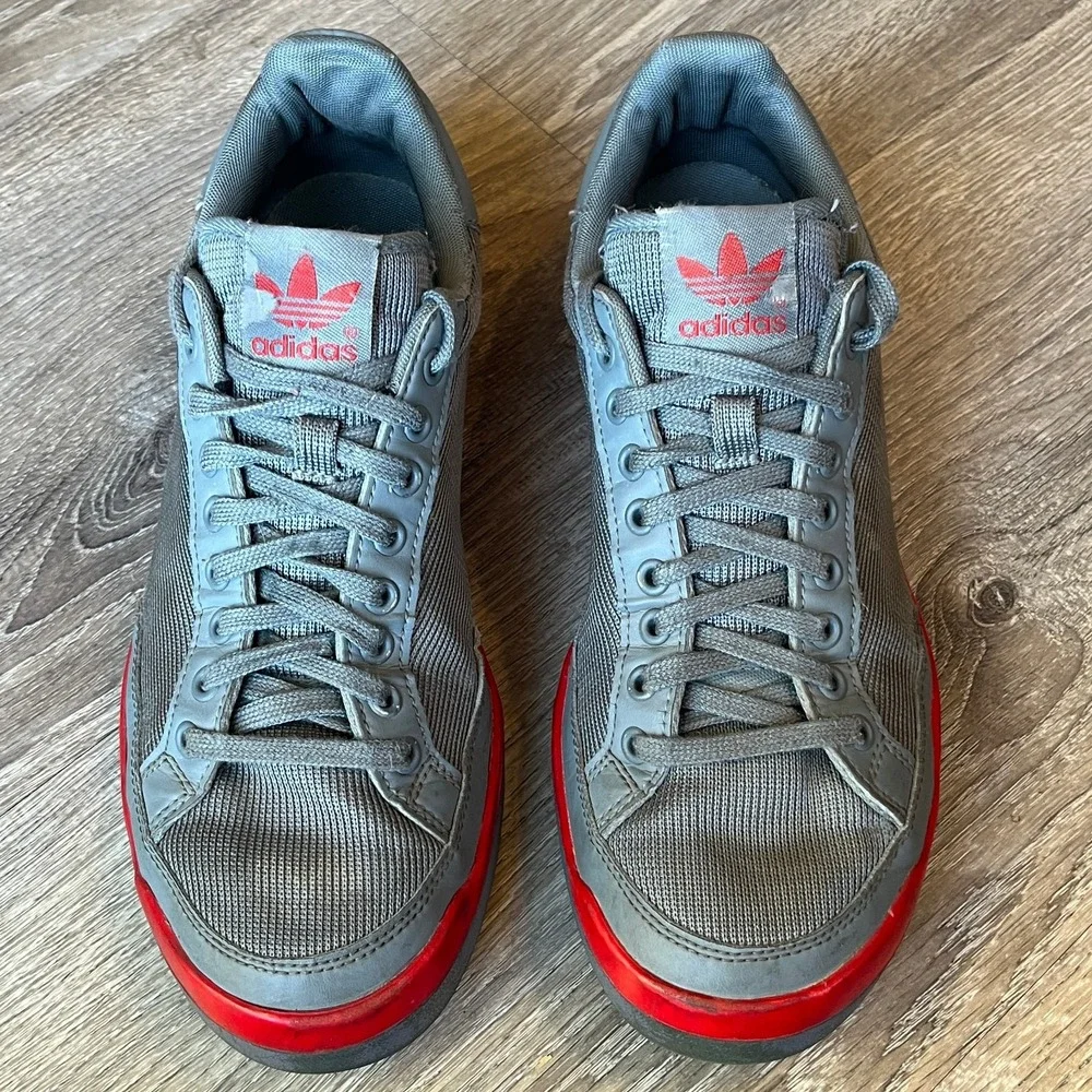 Adidas Rod Laver Tennis Shoes Gray Red Mens 8.5 Womens 9.5 UK 8 EU 42 - Picture 3 of 10